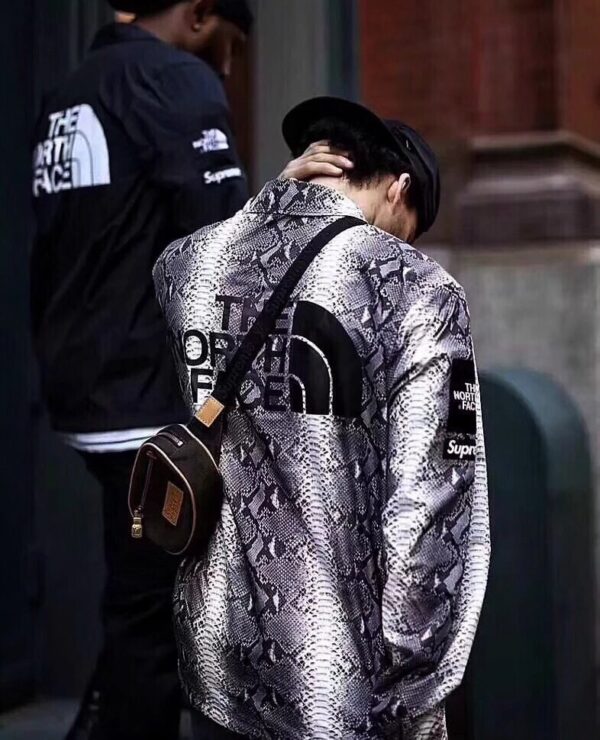 Supreme x The North Face TNF 北面苏博瑞专柜新款联名蛇纹教练夹克外套