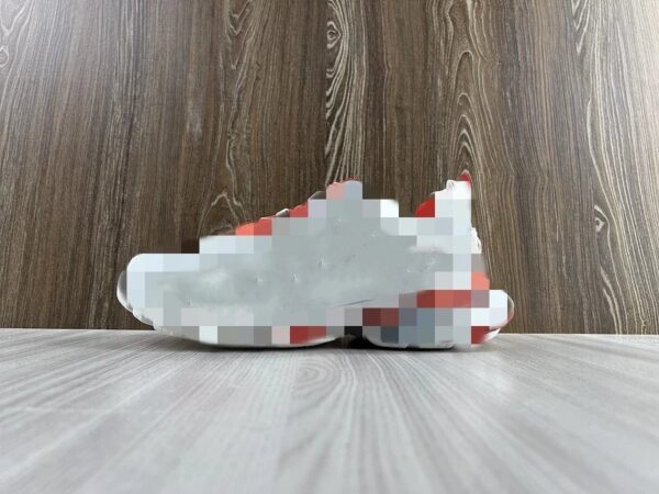 White and red (1 warehouse)