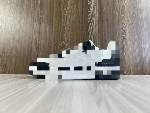 Black and white (1 warehouse)