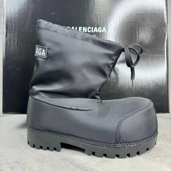 Customized styles, non-returnable and non-exchangeable!! Balenciag* ALASK* LOW BOOT snow boots size: 35-45 (two sizes in total, one size 35/36, one size 37/38, one size and so on) Please note the one size larger size. Choose a size smaller